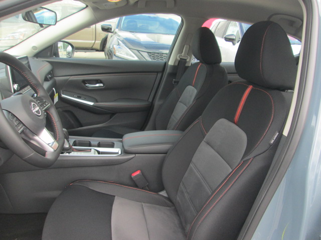 2025 Nissan Sentra SR photo