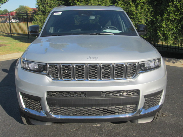 2025 Jeep Grand Cherokee Laredo X 4WD L photo
