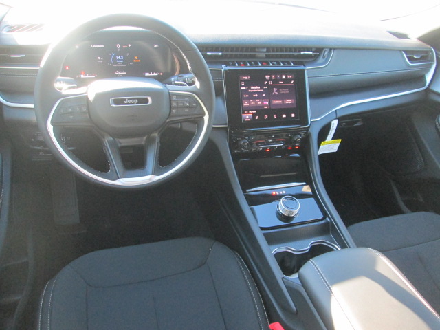 2025 Jeep Grand Cherokee Laredo X 4WD L photo