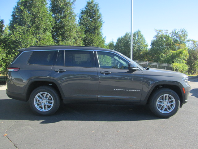 2025 Jeep Grand Cherokee Laredo X 4WD L photo
