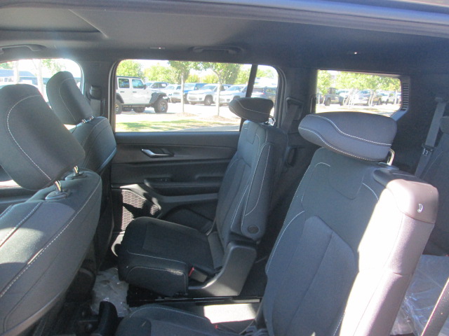 2025 Jeep Grand Cherokee Laredo X 4WD L photo