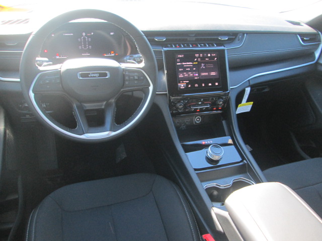 2025 Jeep Grand Cherokee Laredo X 4WD L photo