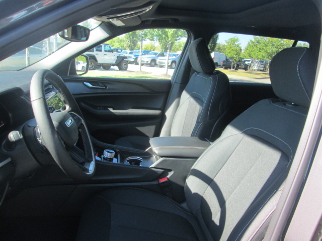 2025 Jeep Grand Cherokee Laredo X 4WD L photo