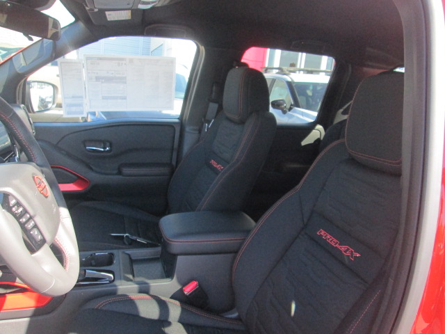 2025 Nissan Frontier PRO-4X 4WD photo