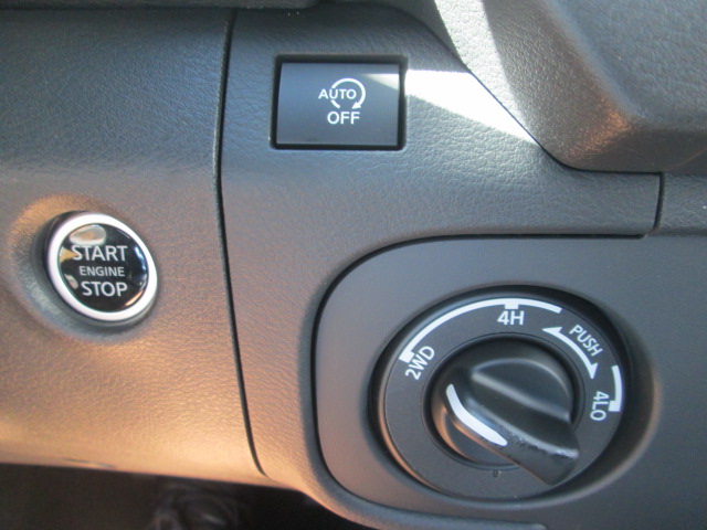 2025 Nissan Frontier PRO-4X 4WD photo
