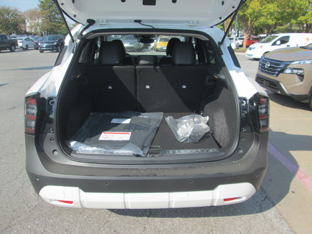 2025 Nissan Kicks SR FWD photo