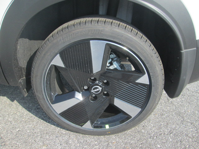 2025 Nissan Kicks SR FWD photo