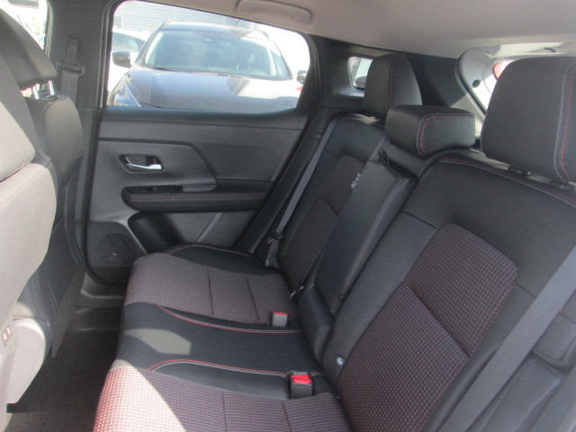 2025 Nissan Kicks SR FWD photo