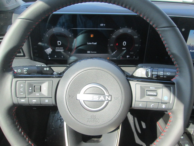 2025 Nissan Kicks SR FWD photo