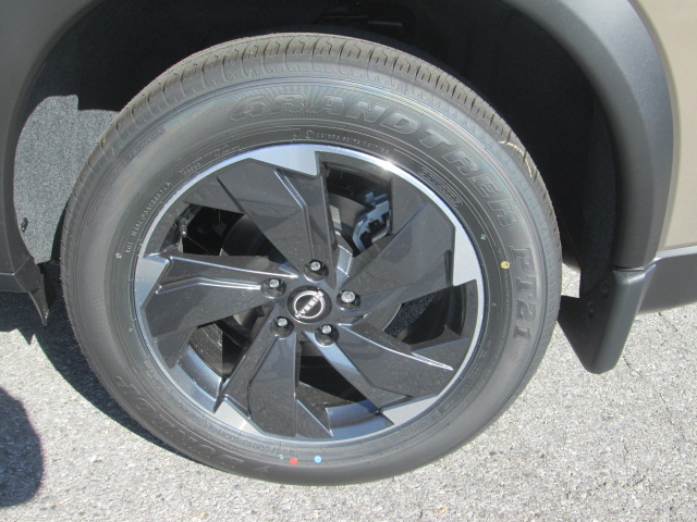 2025 Nissan Rogue SV AWD photo