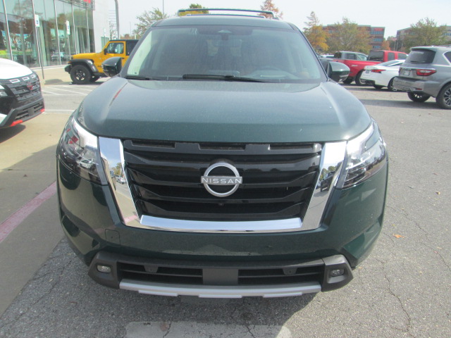 2025 Nissan Pathfinder Platinum 4WD photo