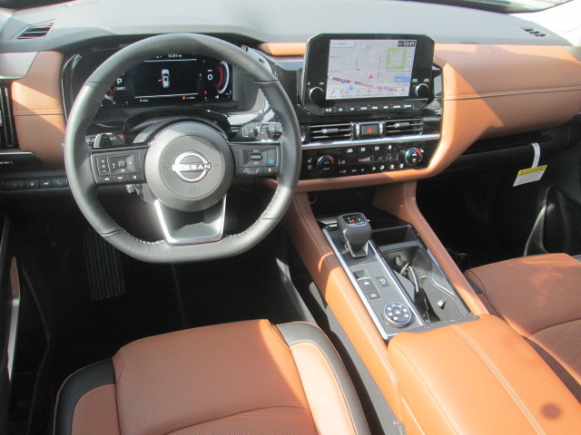 2025 Nissan Pathfinder Platinum 4WD photo