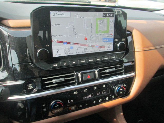 2025 Nissan Pathfinder Platinum 4WD photo