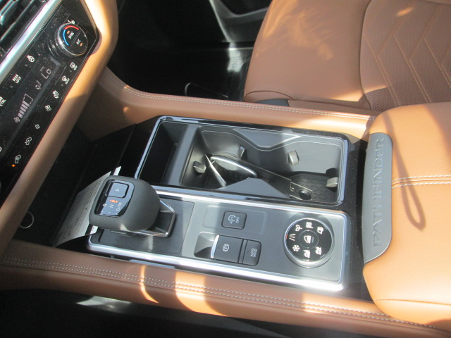 2025 Nissan Pathfinder Platinum 4WD photo