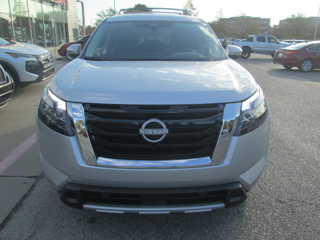 2025 Nissan Pathfinder Platinum 4WD photo