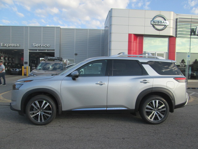 2025 Nissan Pathfinder Platinum 4WD photo