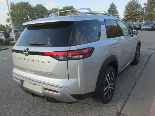 2025 Nissan Pathfinder Platinum 4WD photo