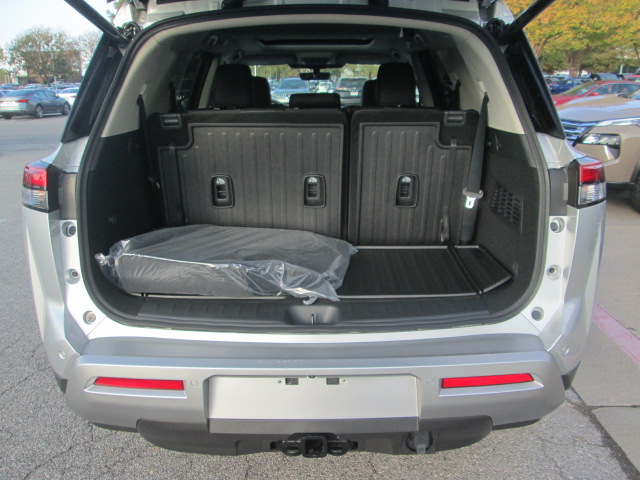 2025 Nissan Pathfinder Platinum 4WD photo
