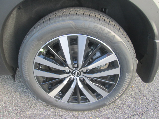 2025 Nissan Pathfinder Platinum 4WD photo