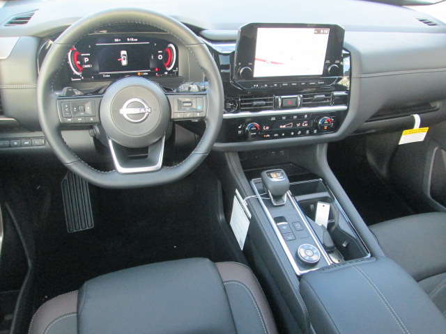 2025 Nissan Pathfinder Platinum 4WD photo