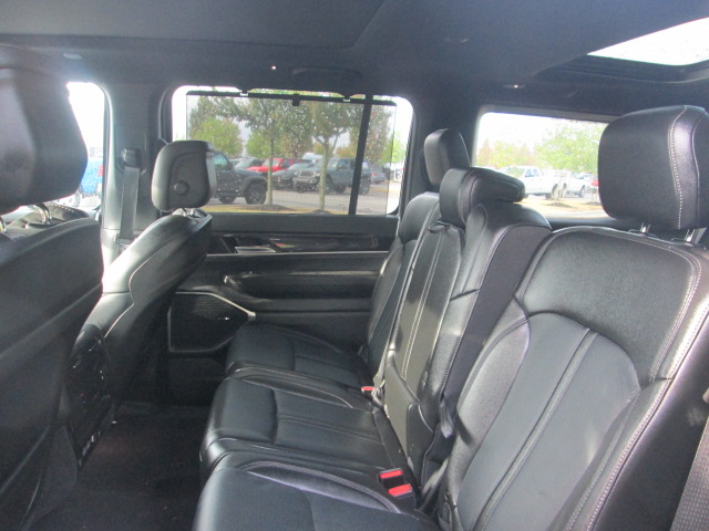 2024 Jeep Wagoneer 4WD photo