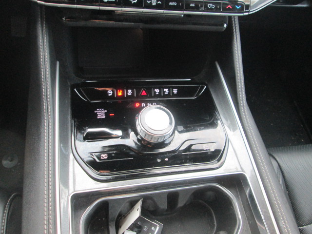 2024 Jeep Wagoneer 4WD photo