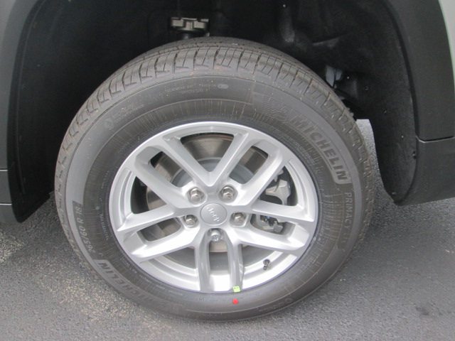 2025 Jeep Grand Cherokee Laredo X 4WD photo