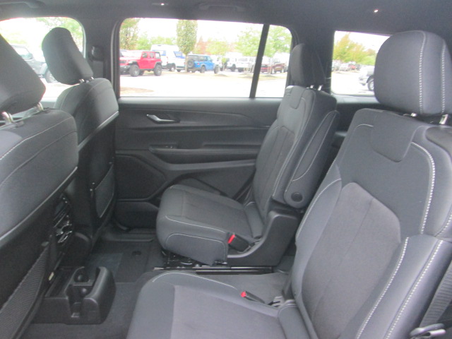 2025 Jeep Grand Cherokee Laredo X 4WD photo