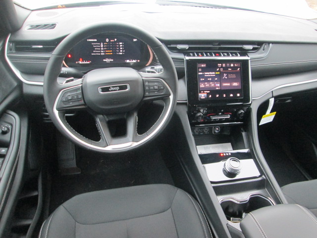 2025 Jeep Grand Cherokee Laredo X 4WD photo