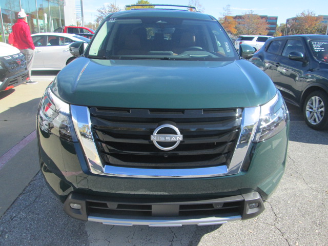2025 Nissan Pathfinder Platinum 4WD photo