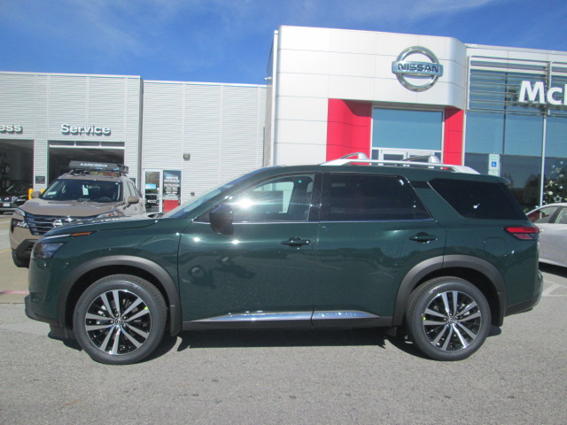 2025 Nissan Pathfinder Platinum 4WD photo