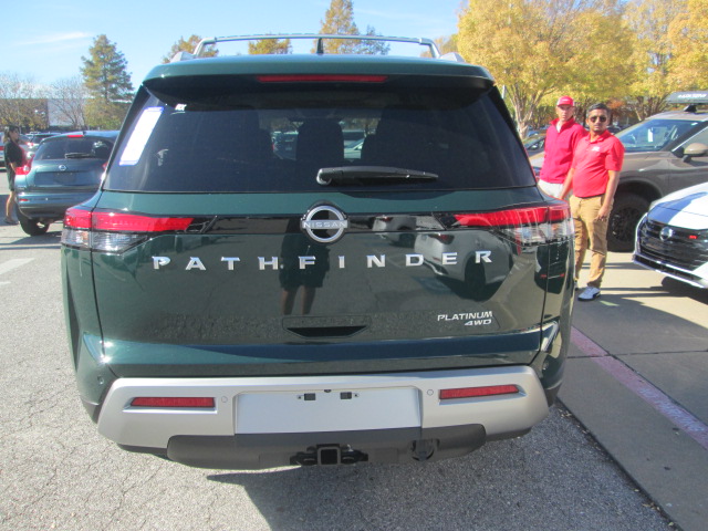 2025 Nissan Pathfinder Platinum 4WD photo