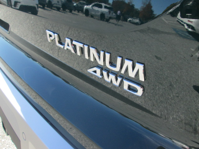 2025 Nissan Pathfinder Platinum 4WD photo