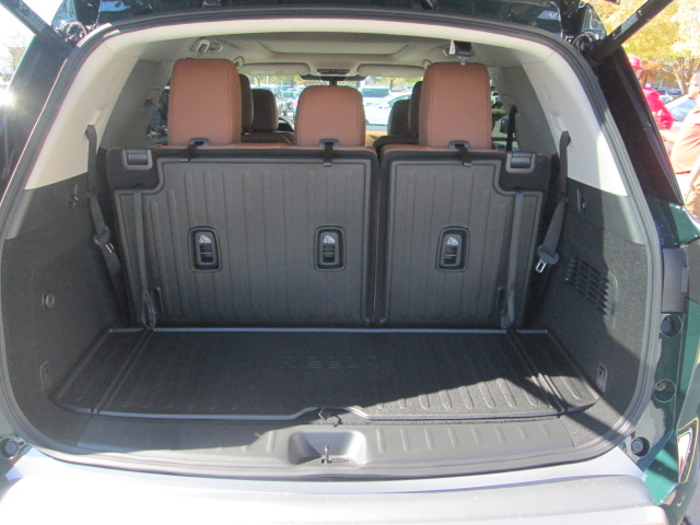 2025 Nissan Pathfinder Platinum 4WD photo