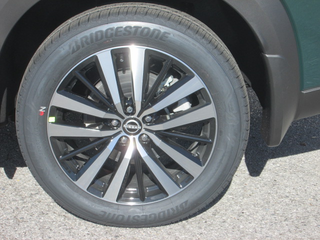 2025 Nissan Pathfinder Platinum 4WD photo