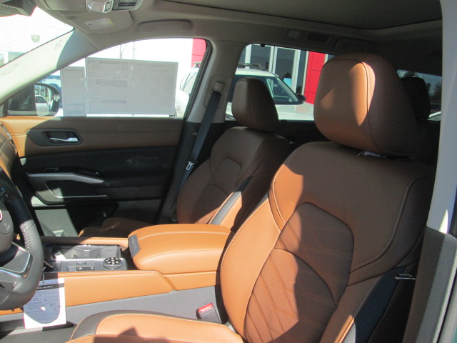 2025 Nissan Pathfinder Platinum 4WD photo