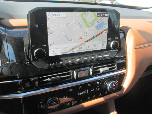 2025 Nissan Pathfinder Platinum 4WD photo