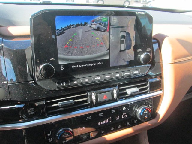 2025 Nissan Pathfinder Platinum 4WD photo