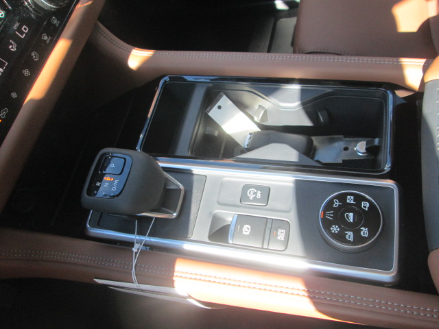 2025 Nissan Pathfinder Platinum 4WD photo