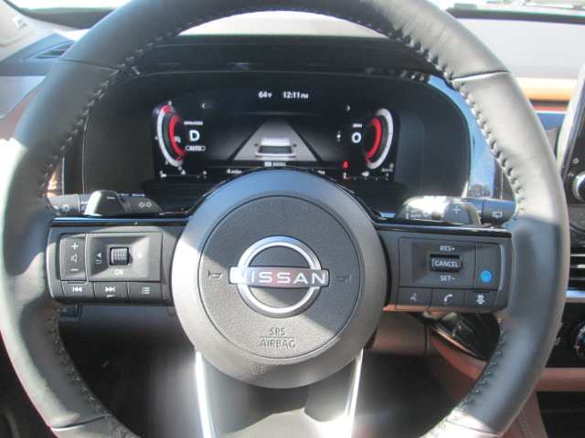 2025 Nissan Pathfinder Platinum 4WD photo