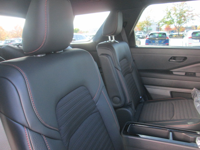 2025 Nissan Pathfinder Rock Creek 4WD photo