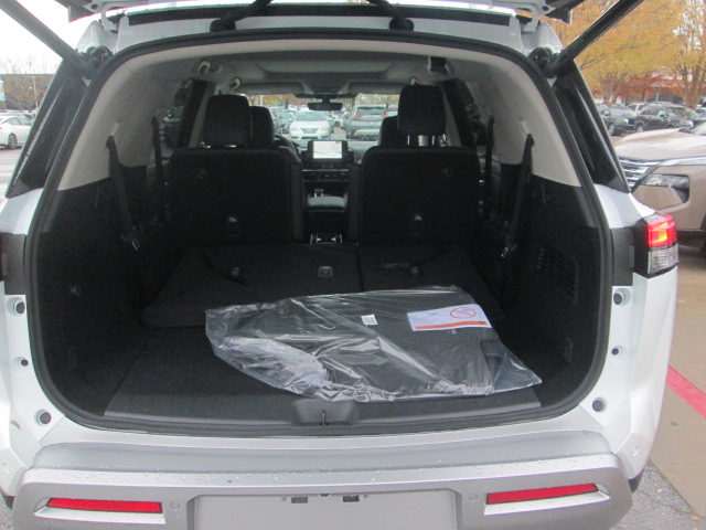 2025 Nissan Pathfinder SL 4WD photo