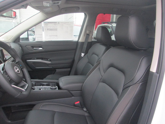 2025 Nissan Pathfinder SL 4WD photo