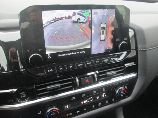 2025 Nissan Pathfinder SL 4WD photo