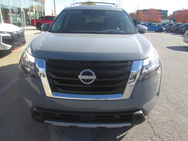 2025 Nissan Pathfinder Platinum 4WD photo