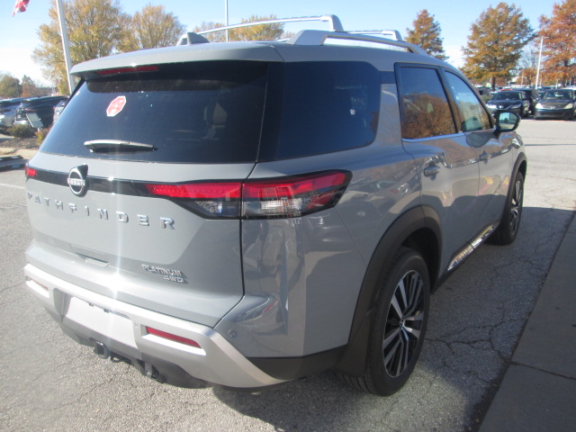 2025 Nissan Pathfinder Platinum 4WD photo