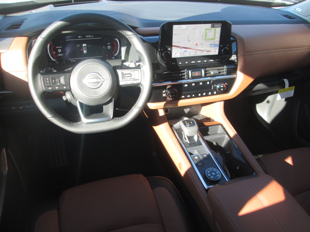 2025 Nissan Pathfinder Platinum 4WD photo