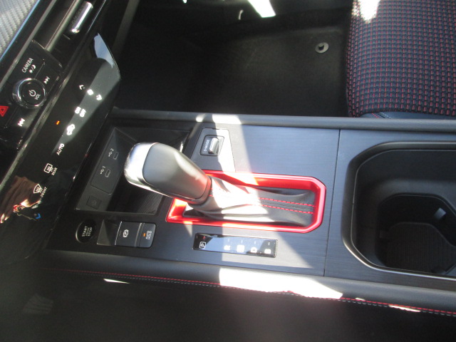 2025 Nissan Kicks SR AWD photo