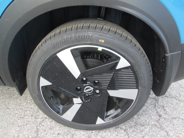 2025 Nissan Kicks SR AWD photo