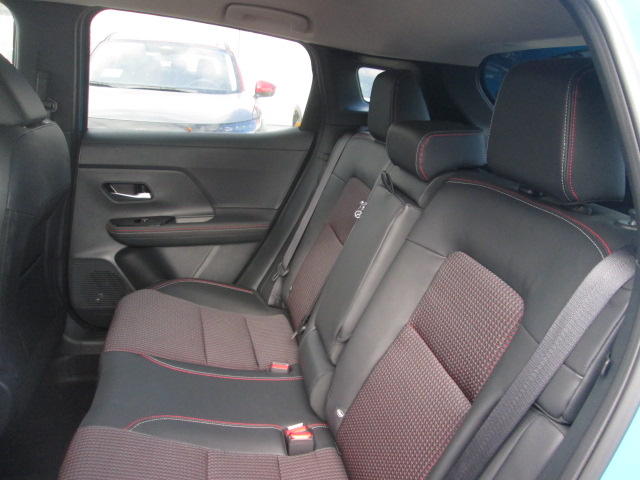 2025 Nissan Kicks SR AWD photo